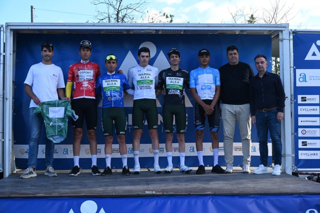 El Pelotón Marc Rubirola (Caja Rural - ALEA) vence en la Ermita de Sant Antoni y se viste de líder en la Challenge Alicante Interior Imagen - El Castellet Producciones